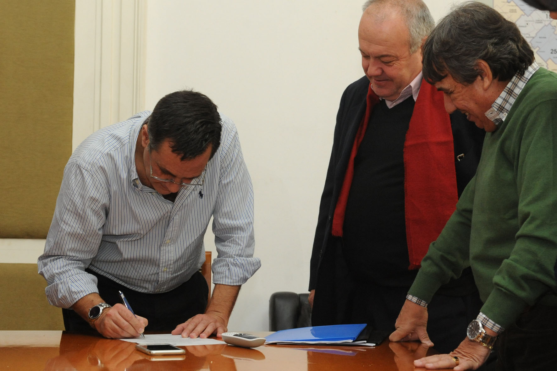 Finocchiaro firma convenio con federación de sindicatos