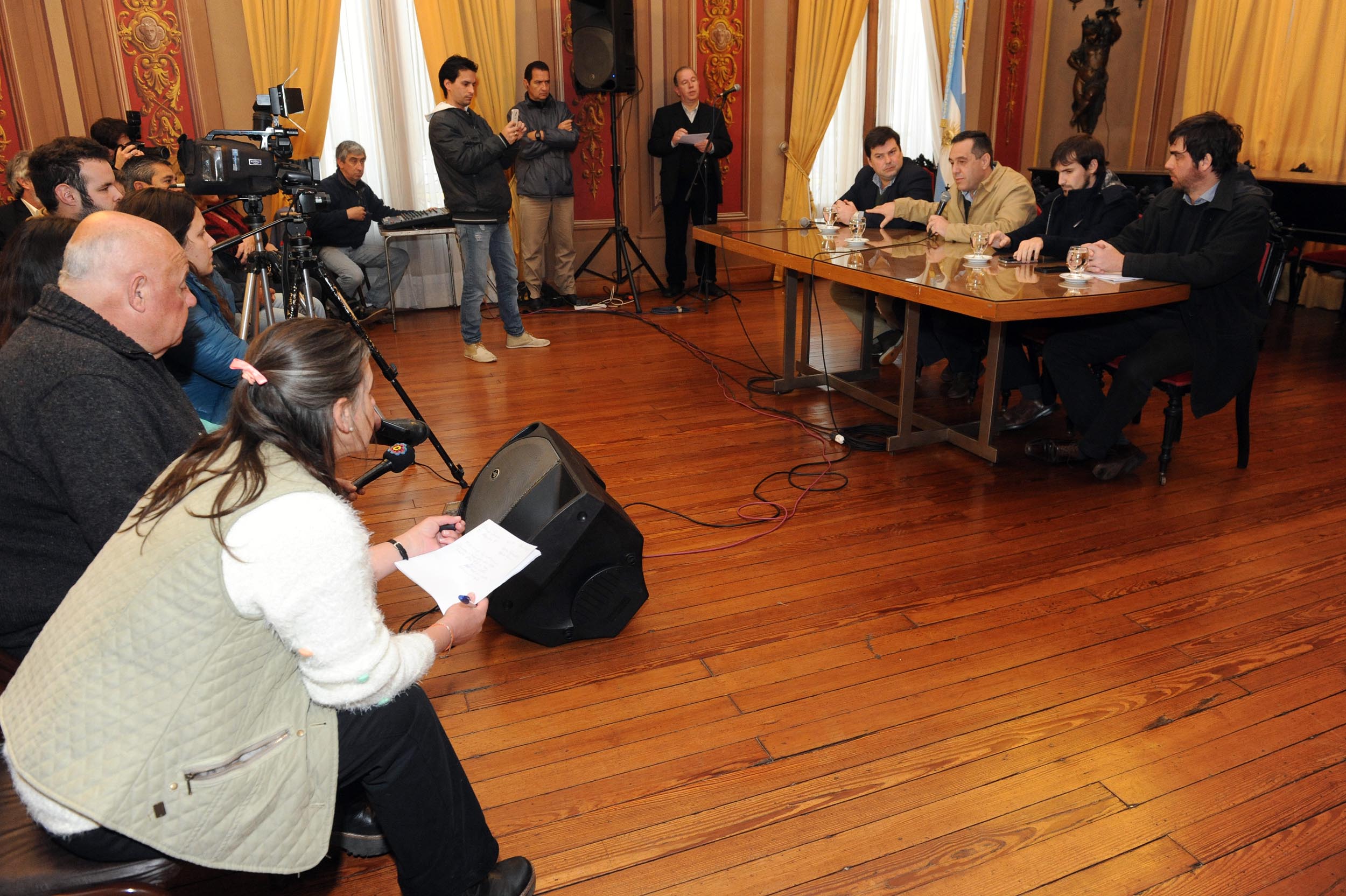 Conferencia de prensa de Finocchiaro en Las Flores (1)