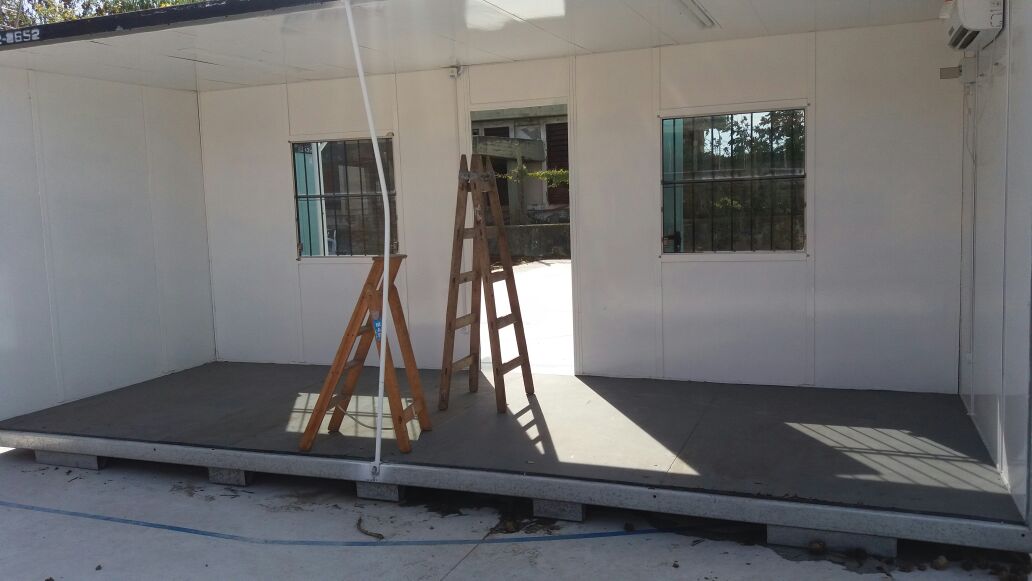 28-04-2016 - Comenzaron a instalar las aulas modulares en la Técnica 2 de Ensenada 2